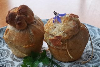 Baluchons au Vacherin Mont-d'Or. Notez le petit détail déco qui fait tout!